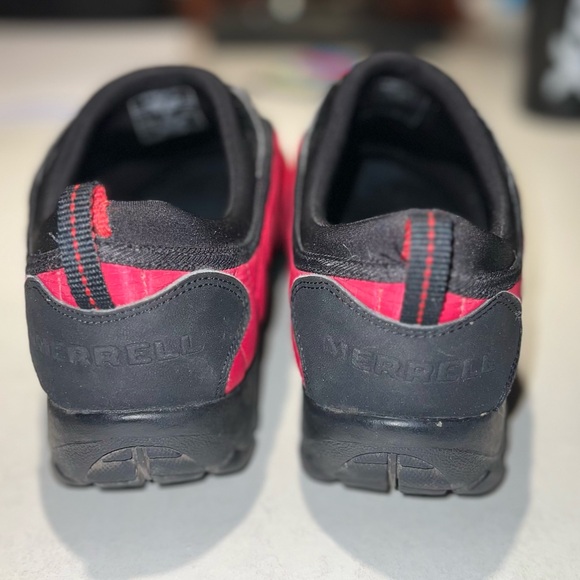 Merrell ice cap moc red size 6 kids or 7 women. - Picture 4 of 7